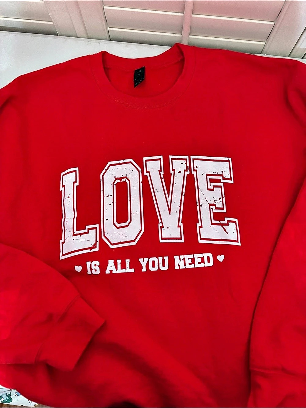 Gildan Heavy Blend Crewneck Sweatshirt LOVE Graphic Red XL